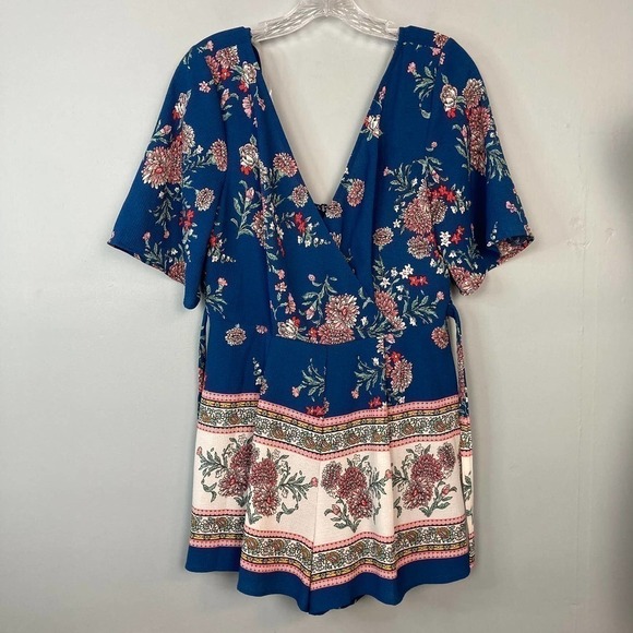 TRIXXI Clothing Company Midnight Blue Crepe Floral Suplice Romper Women's Size M - Picture 11 of 12